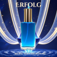 Seelen Spray Erfolg in einer klaren Glasflasche mit goldener Verschlusskappe und leuchtend kobaltblauer Füllung – energetisches Aura-Spray zur Stärkung von Klarheit, Zielausrichtung und innerer Führung auf dem Weg zum Erfolg.