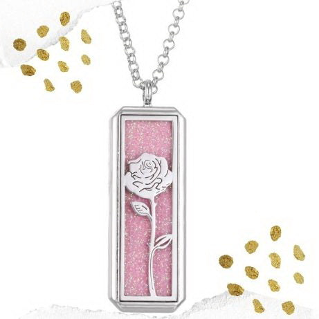 Kette mit rechteckigem Amulett