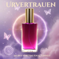 Seelen Spray Urvertrauen in einer klaren Glasflasche mit goldener Verschlusskappe und lichtvoll violett-rosafarbener Füllung – energetisches Aura-Spray zur Stärkung von Selbstvertrauen, innerer Stabilität und seelischem Urvertrauen.